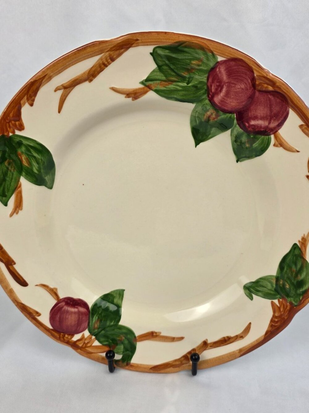 ONE Franciscan Apple Dinner Plate Ivory with Red Applies 10 5/8 Inch USA